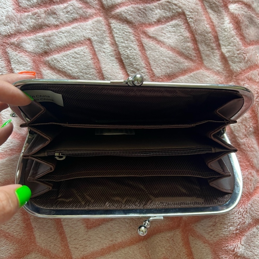 Black Crocodile-Embossed Women's Clutch - Picture 6 of 7